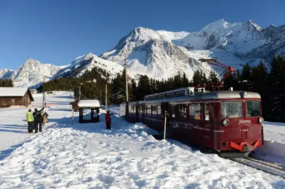 a train is stopped at a station in the snow at Appartement T2+cabine indépendante au départ des télécabines Saint-Gervais/Bettex/Mont d’Arbois in Saint-Gervais-les-Bains
