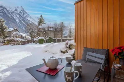 a table with a teapot on top of it in the snow at Petite Jardin: Residence Via des Traz B in Chamonix-Mont-Blanc