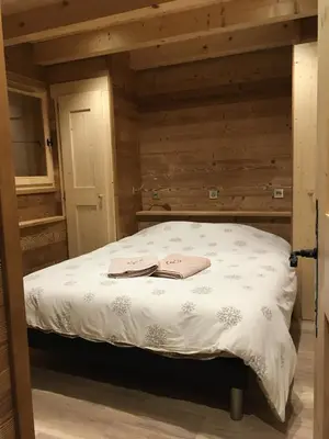 a bedroom with a bed with two towels on it at Chalet La R'Batte in Sixt