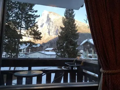 a window with a view of a snowy mountain at Multi résidences Samoëns in Samoëns