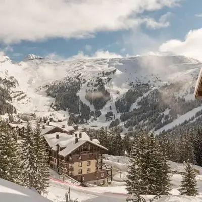 Flaine prime ski in