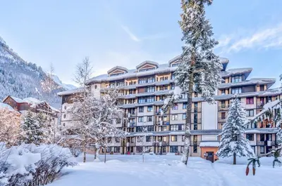 a hotel in the mountains in the snow at Résidence Pierre & Vacances Le Chamois Blanc in Chamonix-Mont-Blanc