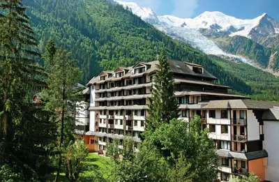 a large building in the snow with a street at Résidence Pierre & Vacances Le Chamois Blanc in Chamonix-Mont-Blanc