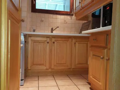 a kitchen with wooden cabinets and a sink at Beau 3 pièces spacieux avec parking proche du Mont Blanc - 6 pers. - FR-1-517-15 in Chamonix-Mont-Blanc