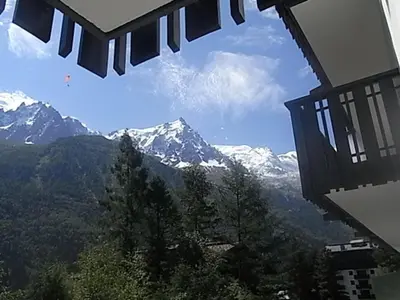 a view of a snow covered mountain from a balcony at Studio lumineux 3 pers, animaux admis, parking - FR-1-517-27 in Chamonix-Mont-Blanc