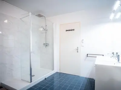 a bathroom with a shower and a sink at Magnifique appartement centre-ville - Animaux admis, WiFi - FR-1-517-37 in Chamonix-Mont-Blanc