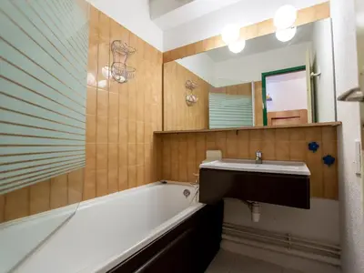 a bathroom with a sink and a bath tub at Studio Chamonix 20m², 4 pers, balcon, parking - FR-1-517-40 in Chamonix-Mont-Blanc