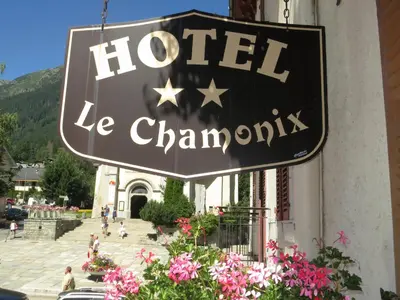 a sign for a hotel be chamonix at Hotel Le Chamonix in Chamonix-Mont-Blanc