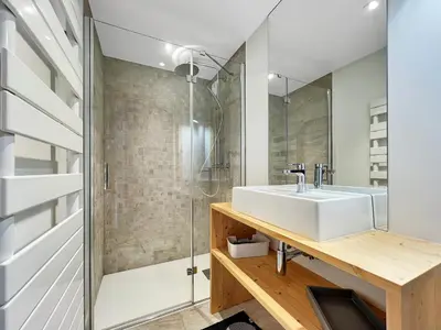 a bathroom with a sink and a shower at GCF211 appartement 6 pers pied de piste in Les Carroz d'Araches