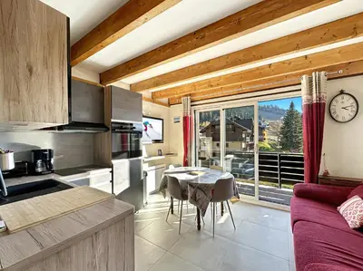 a kitchen with a table and a dining room at OB222 - 2 pièces Mezzanine 6 pers pieds de pistes in Les Carroz d'Araches