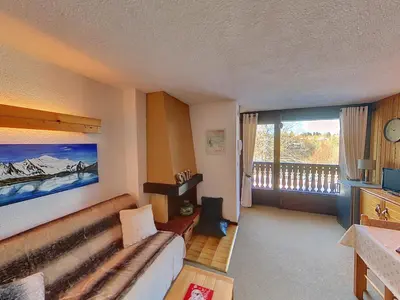 a room with a bed and a window with a balcony at OEI20 - Studio 4/5 Pers proche centre Carroz in Les Carroz d'Araches