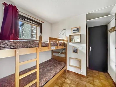 a small room with two bunk beds and a window at RB111 - Studio 4 Pers centre Carroz in Les Carroz d'Araches