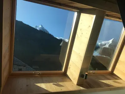 a window in a room with a view of a mountain at Vues incroyables - Glaciers, lacs et montagnes in Chamonix-Mont-Blanc