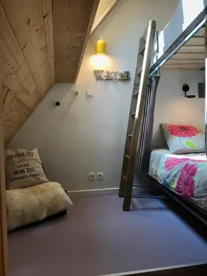 a room with two bunk beds and a couch at Vues incroyables - Glaciers, lacs et montagnes in Chamonix-Mont-Blanc