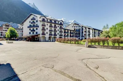 a large parking lot in front of a large building at Vues incroyables - Glaciers, lacs et montagnes in Chamonix-Mont-Blanc