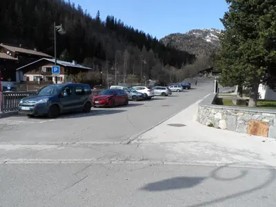 a row of cars parked on the side of a street at Prachtig familie appartement voor 6 personen in het hart van Argentière, Chamonix Mont-Blanc in Chamonix-Mont-Blanc
