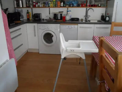 a kitchen with a washing machine and a sink at Prachtig familie appartement voor 6 personen in het hart van Argentière, Chamonix Mont-Blanc in Chamonix-Mont-Blanc