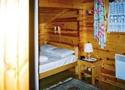 a bedroom with a bed in a log cabin at Chalet cosy à Sixt-Fer-à-Cheval avec vue sur la montagne in Sixt