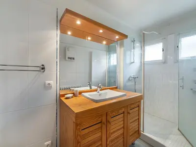 a bathroom with a sink and a shower at Appartement Megève Jaillet, 2 Chambres, Balcon, Parking - FR-1-453-226 in Megève