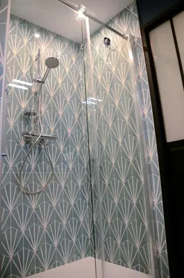 a shower with a blue and white patterned wall at Elégant et moderne, au pied du Mont-Blanc in Saint-Gervais-les-Bains