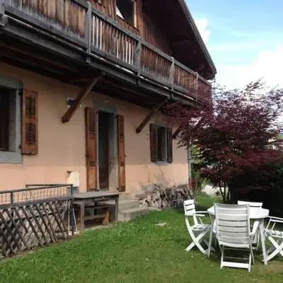 Appartement spacieux proche des télécabines et du centre ville avec jardin privé