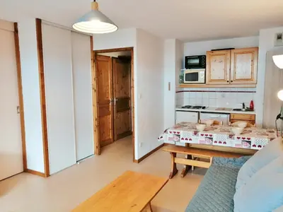 a bedroom with two beds and a picture on the wall at Agréable 2 Pièces au pied des pistes, WIFI, Animaux admis - FR-1-815-74 in Morillon