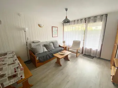 a white bathroom with a sink and a tub at Agréable 2 Pièces au pied des pistes, WIFI, Animaux admis - FR-1-815-74 in Morillon