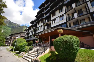 a building with stairs and bushes in front of it at Nid douillet a proximite des pistes in Chamonix-Mont-Blanc