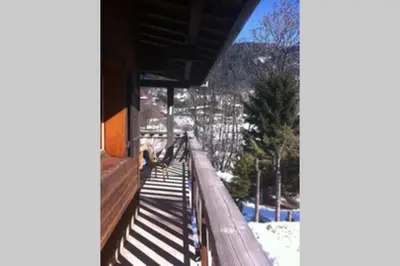 a train station with a platform with snow on the ground at Charmant appartement dans chalet in Les Carroz d'Araches