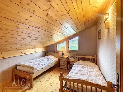 two beds in a room with a wooden ceiling at Grand Duplex 110m² 3 Chambres avec Balcon & Terrasse - FR-1-560-3 in Combloux