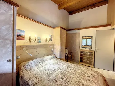 a bedroom with a bed and a desk in it at Appartement cosy à Combloux avec parking et cheminée - FR-1-560-9 in Combloux
