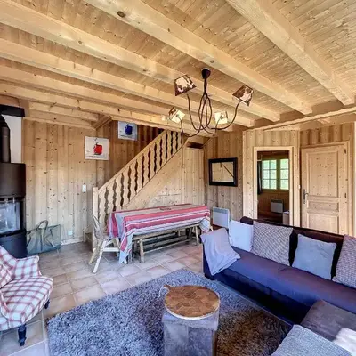 Demi-chalet duplex proche télécabine avec WiFi - FR-1-560-6