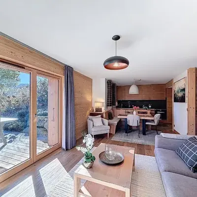 Appartement 4P avec terrasse et vue Mont Blanc - FR-1-560-24