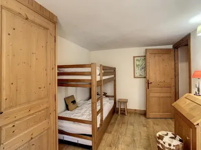 a bedroom with two bunk beds and a closet at 3 pièces, piscine intérieure, parking, proche centre à Combloux - FR-1-560-27 in Combloux