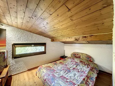 a small bedroom with a bed and a window at Duplex cosy au pied des pistes de Combloux - FR-1-560-47 in Combloux