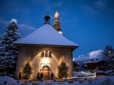 a church with a christmas tree in front of it at Studio cabine proche centre Combloux, 4 pers, balcon, parking - FR-1-560-53 in Combloux