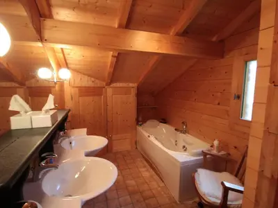 a bathroom with two sinks and a tub and a toilet at Chalet 3 chambres 8 pers avec cheminée et parking à 1000m des pistes - FR-1-572-49 in Les Carroz d'Araches