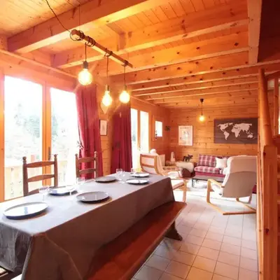 Chalet équipé avec poêle et garage