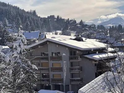 a building with snow on top of it at Studio rénové cosy, 4 pers, au pied des pistes, balcon ouest, proche commerces, parking inclus - FR-1-572-66 in Les Carroz d'Araches