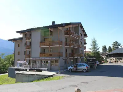 a building with a car parked in front of it at Studio rénové cosy, 4 pers, au pied des pistes, balcon ouest, proche commerces, parking inclus - FR-1-572-66 in Les Carroz d'Araches
