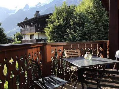 a patio with a table and chairs on a balcony at Résidence Les Hauts De Chavants - Hauts de Chavants Albert 1er 13 MAE-6404 in Les Houches