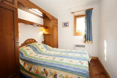 a bedroom with a bed and a bunk bed at Résidence Les Hauts De Chavants - Hauts de Chavants Vallot 3 MAE-6414 in Les Houches