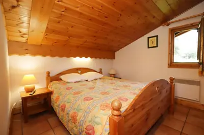 a bedroom with a bed and a wooden ceiling at Résidence Les Hauts De Chavants - Hauts de Chavants Vallot 3 MAE-6414 in Les Houches