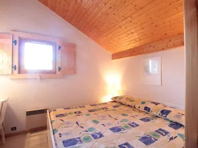 a bedroom with a bed in a room with a window at Appartement 8 pers, 4 pièces, 50m des pistes, parking, balcon, proche commerces - FR-1-572-88 in Les Carroz d'Araches