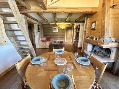 a dining room with a wooden table and chairs at Appartement 3 pièces+cabine à Megève, près des pistes, terrasse, parking, 6 couchages - FR-1-597-1 in Megève