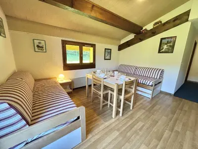 a room with a table and chairs and a dining room at Appartement cosy 2 pièces, 6 couchages, balcon, garage et casier à skis, Demi-Quartier - FR-1-597-9 in Demi-Quartier