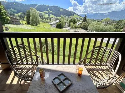 a table and chairs on a balcony with a view at Duplex 4 pièces, 8 couchages, jardin, parking, près des pistes - FR-1-597-3 in Megève