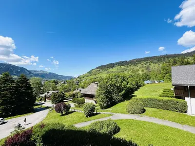 a view of a village with mountains in the background at Studio confortable avec balcon, proche des pistes - 2 couchages à Demi-Quartier - FR-1-597-18 in Demi-Quartier