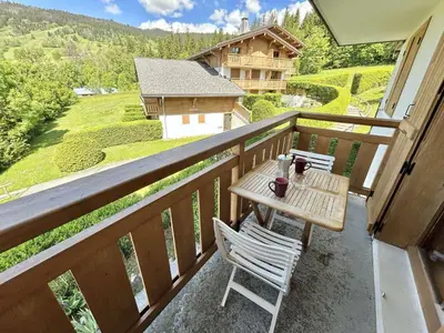 a living room with a table and a blue couch at Studio confortable avec balcon, proche des pistes - 2 couchages à Demi-Quartier - FR-1-597-18 in Demi-Quartier