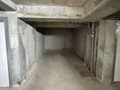 an empty hallway in a building under construction at Appartement cosy à Megève: 3 pièces + mezzanine, 4 couchages - Proche remontées mécaniques et golf - FR-1-597-19 in Megève